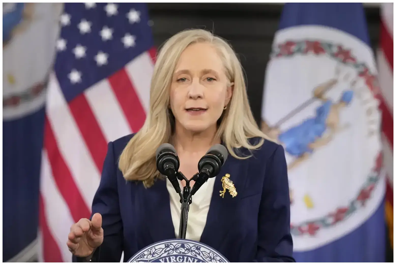 Should you sleep train your kitten? Woman's night routine sparks debate - Newsweek